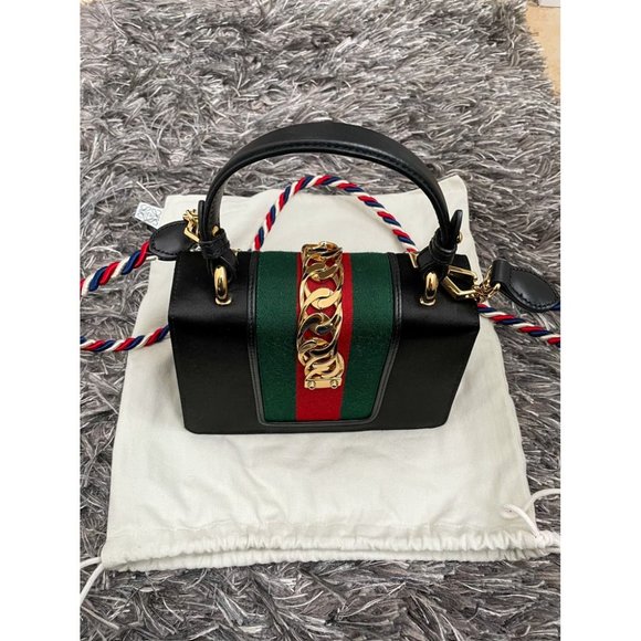 SOLD Authentic Gucci SYLVIE HANDBAG - Picture 4 of 8